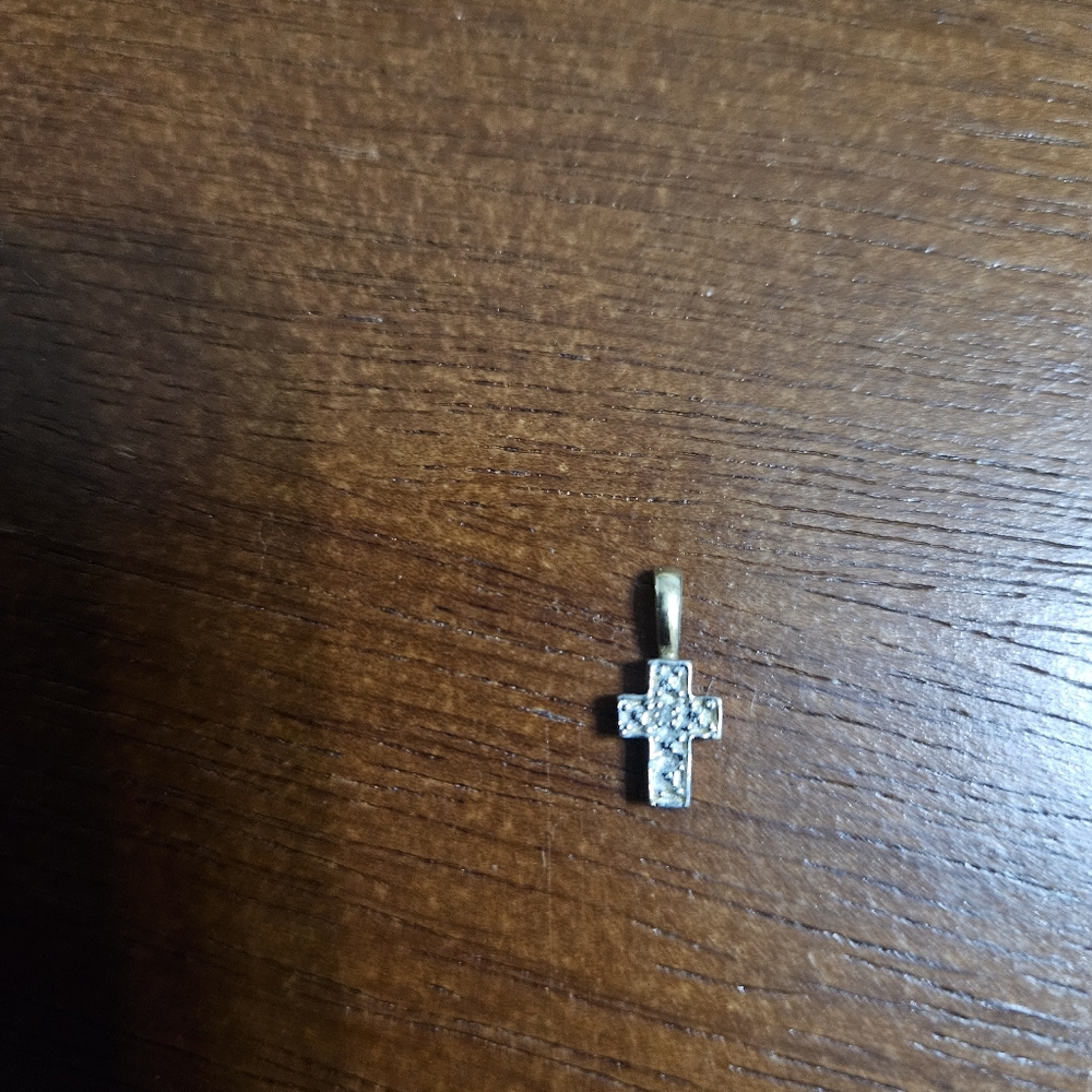 🥰SALE! 10k White And Yellow Gold Diamond Cross Pendant - Picture 3 of 3